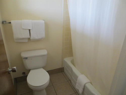 Traveler's Lodge image 14