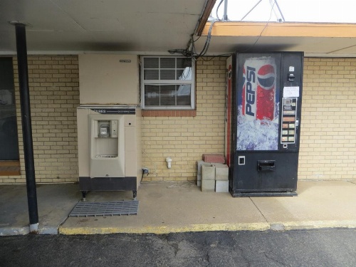 Traveler's Lodge image 15