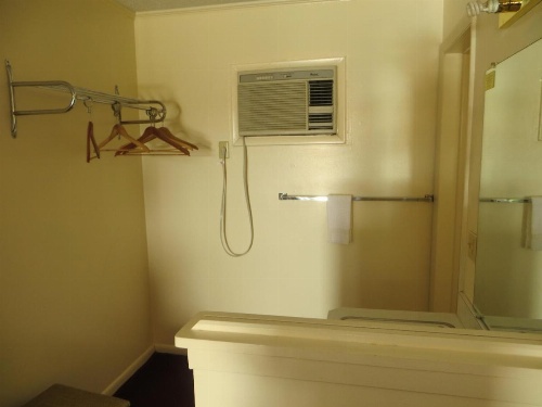 Traveler's Lodge image 17