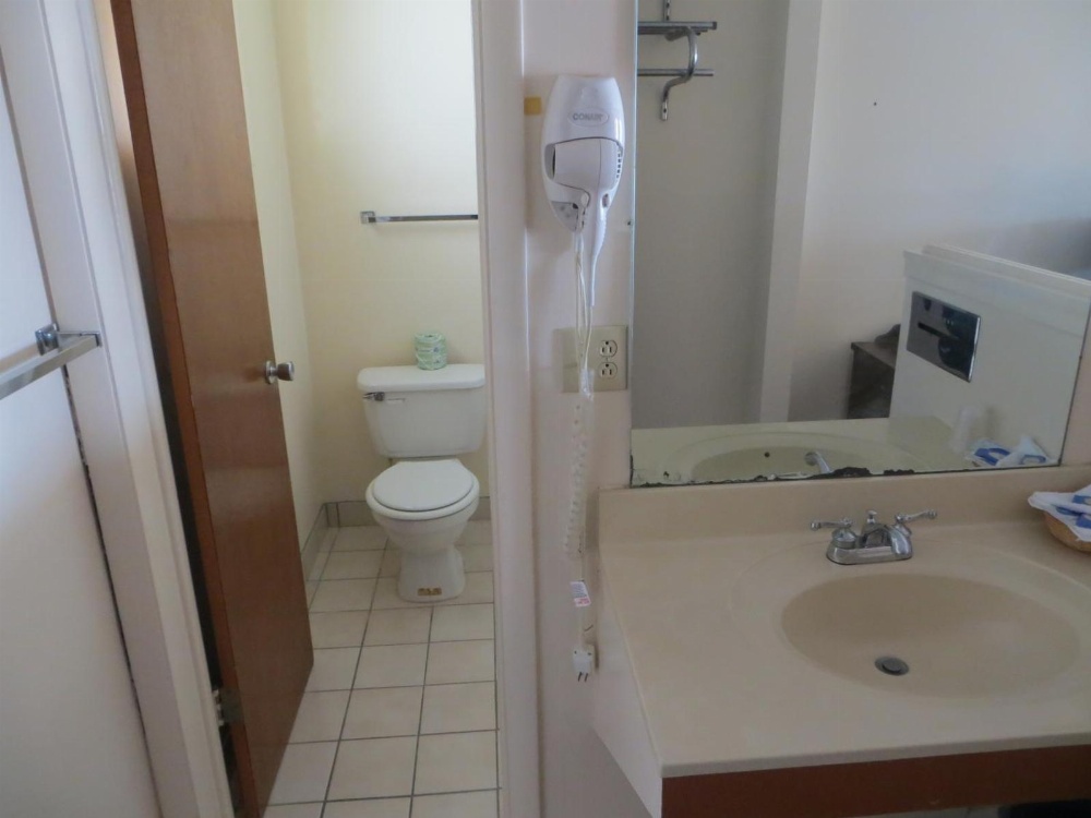 Traveler's Lodge Main image