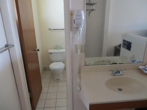 Traveler's Lodge image 3